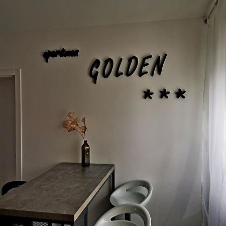 Ferienwohnung Golden - Self Check In Osijek Exterior foto