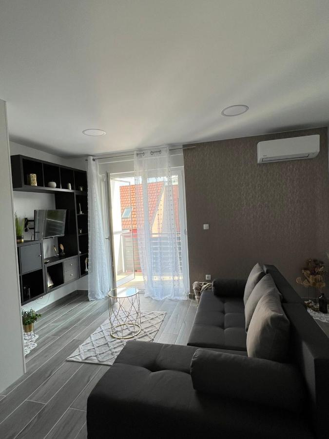 Ferienwohnung Golden - Self Check In Osijek Exterior foto